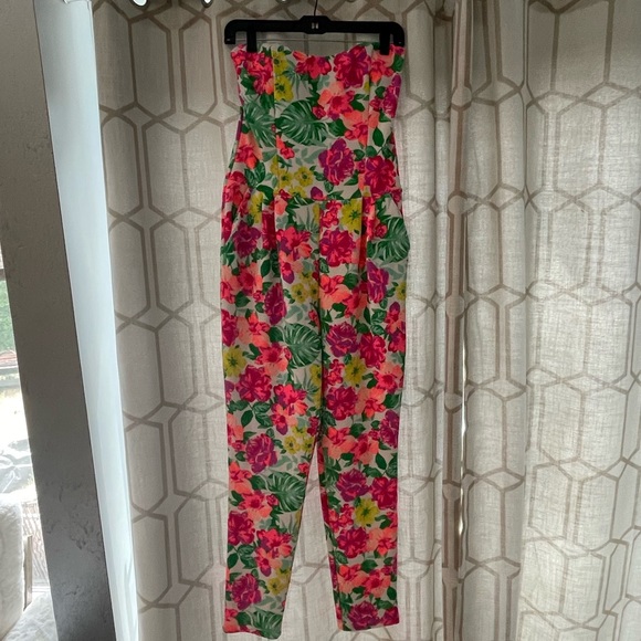 Line & Dot Pants - Gorgeous floral neon jumper with pockets size 6